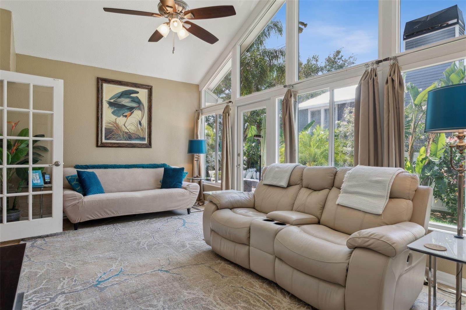Listing photo id 15 for 3404 Villa Rosa Street
