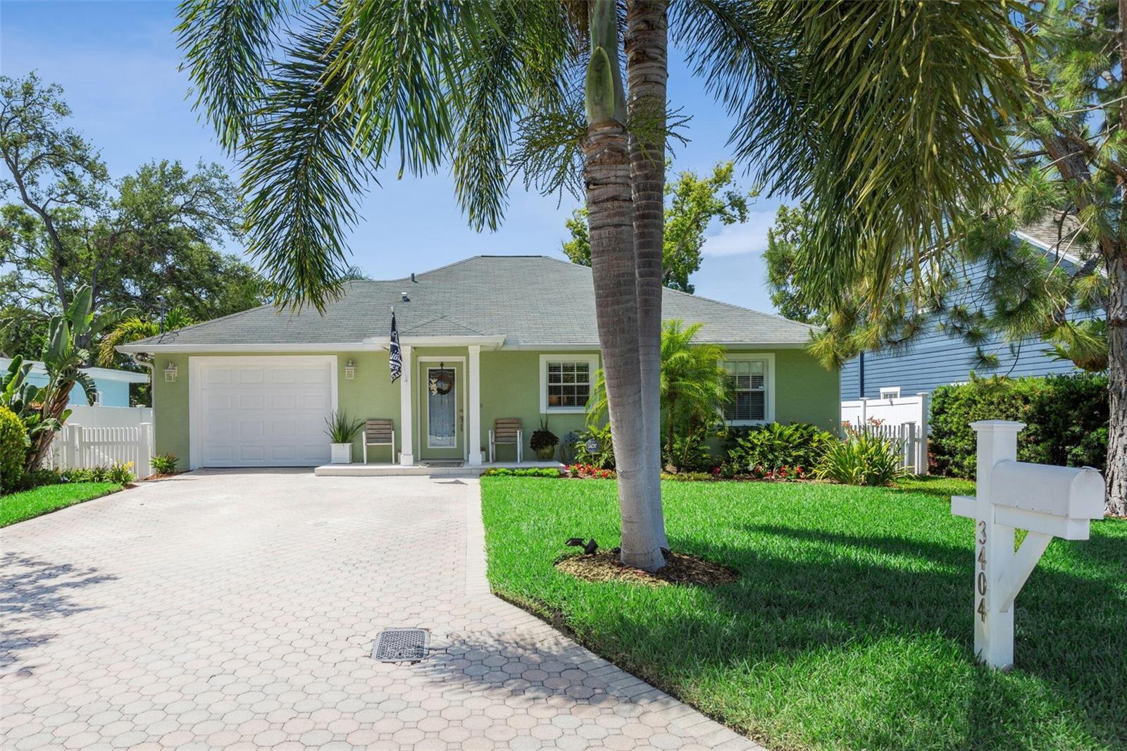 Listing photo id 0 for 3404 Villa Rosa Street