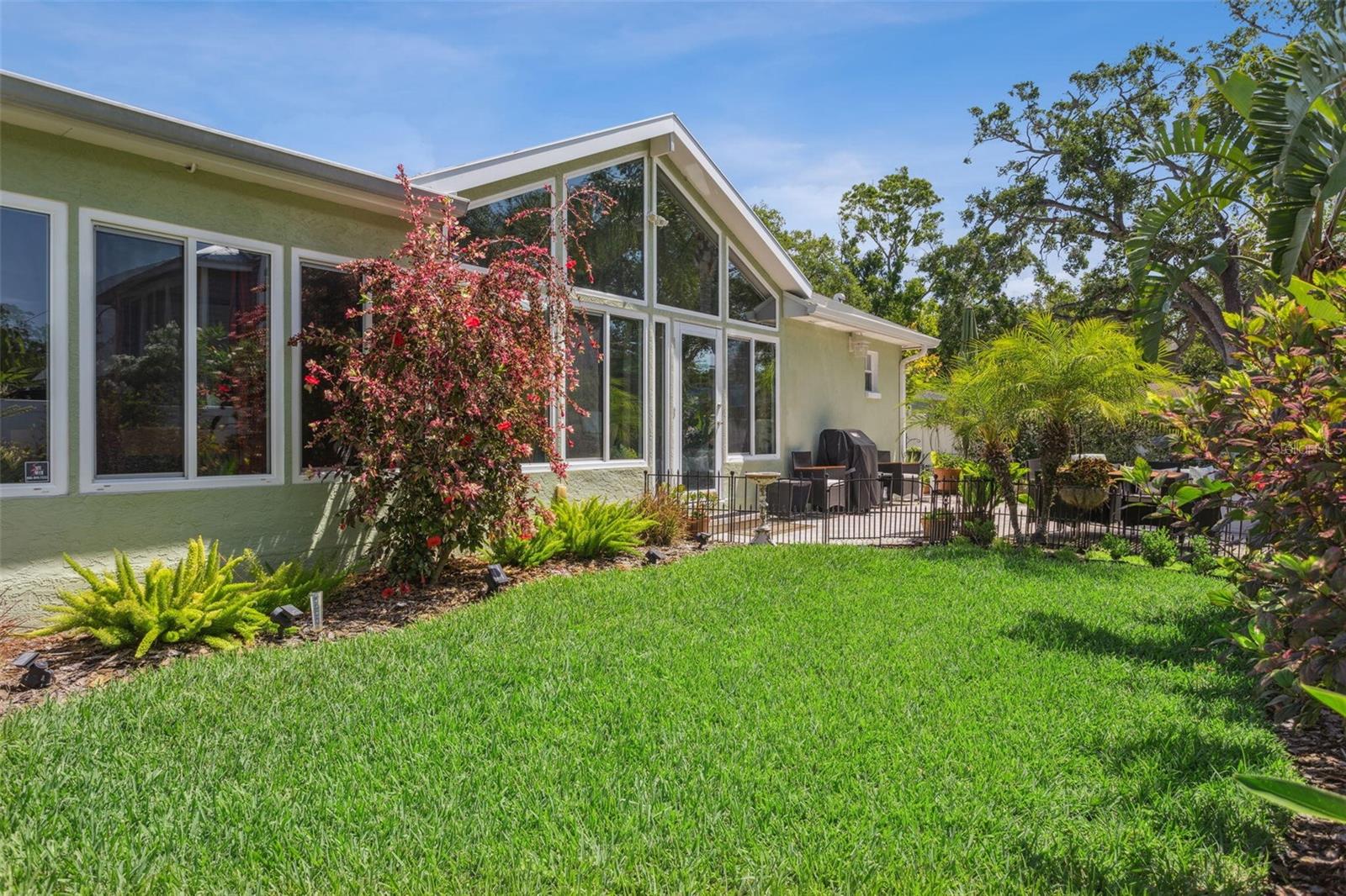 Listing photo id 21 for 3404 Villa Rosa Street