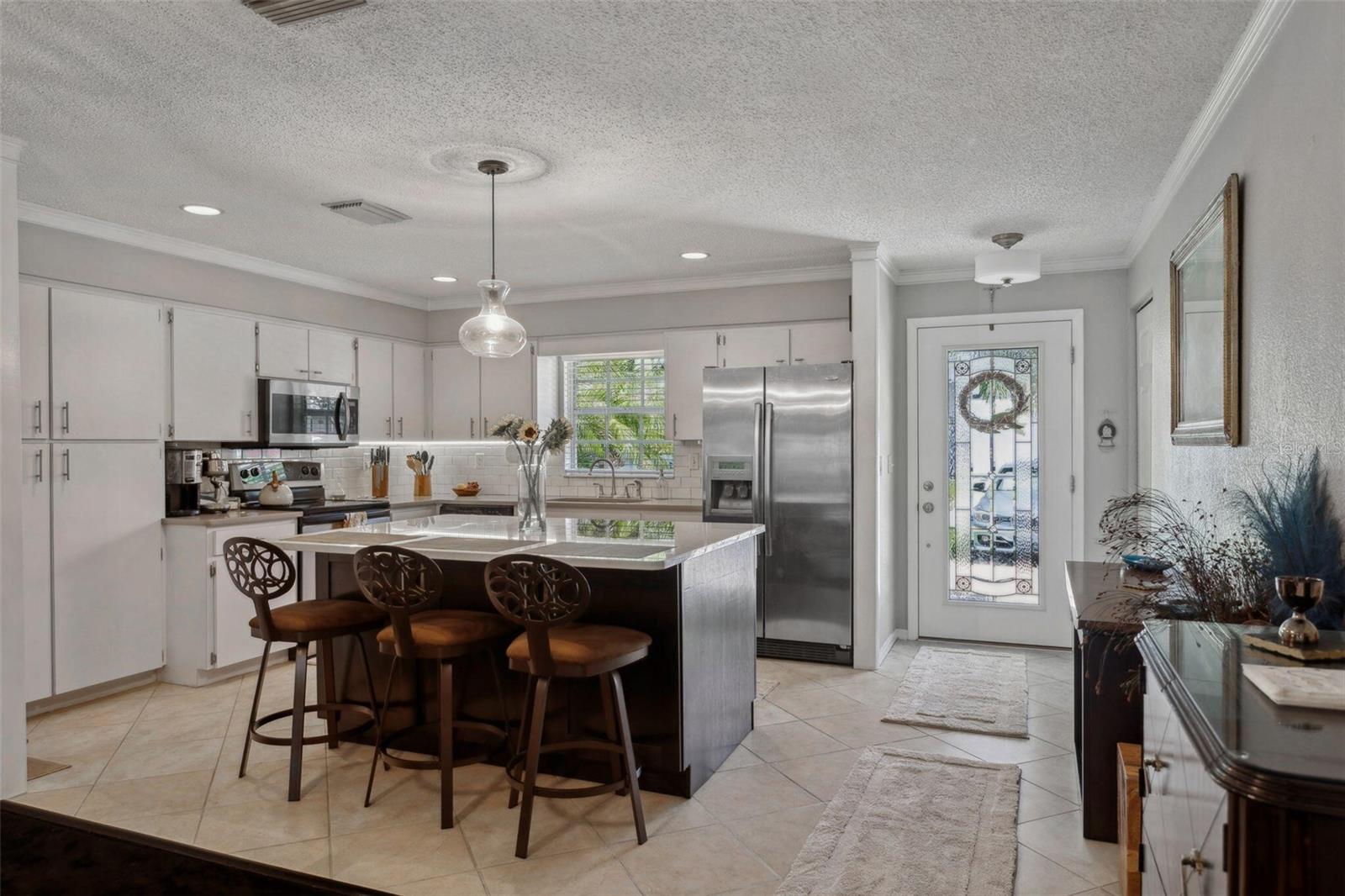 Listing photo id 1 for 3404 Villa Rosa Street