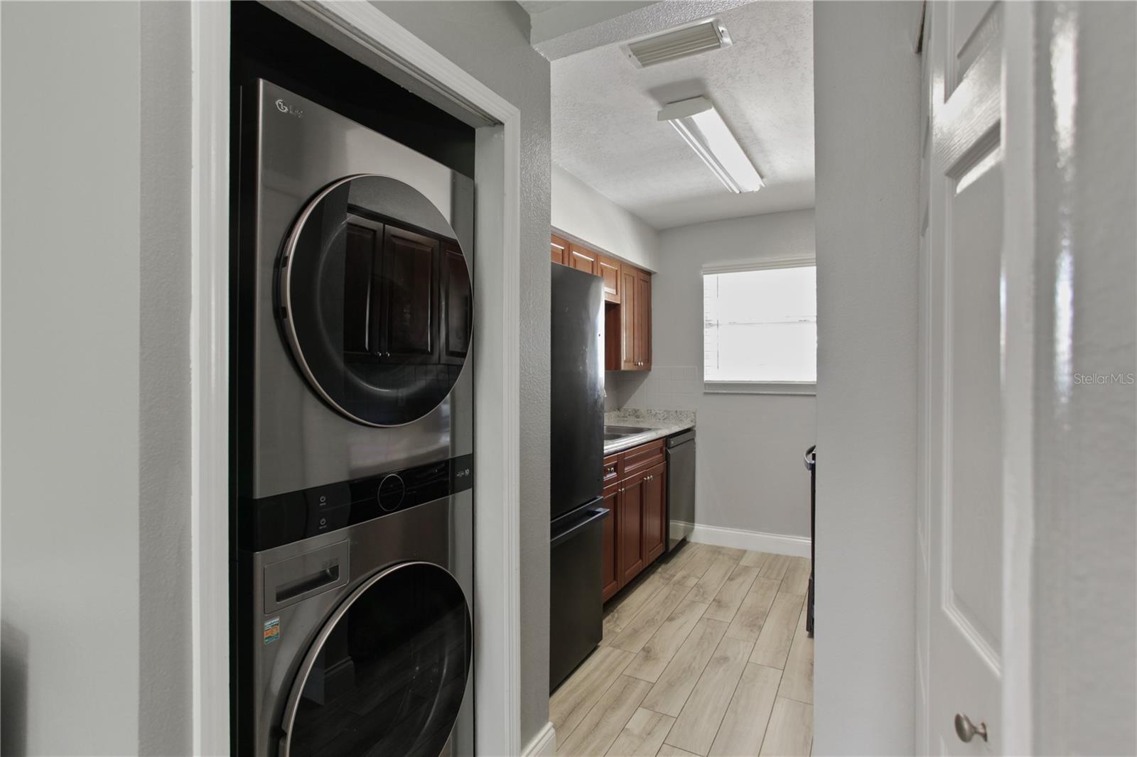 Image 7 of 28 For 4878 Tangerine Avenue 4878