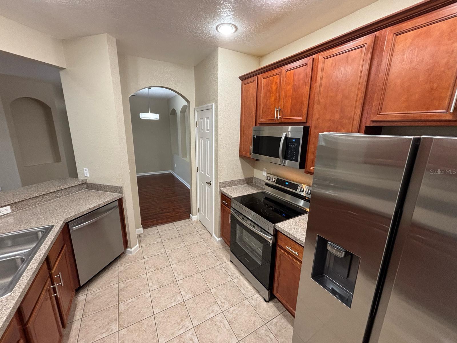 Image 5 of 18 For 3311 Whitestone Circle 207