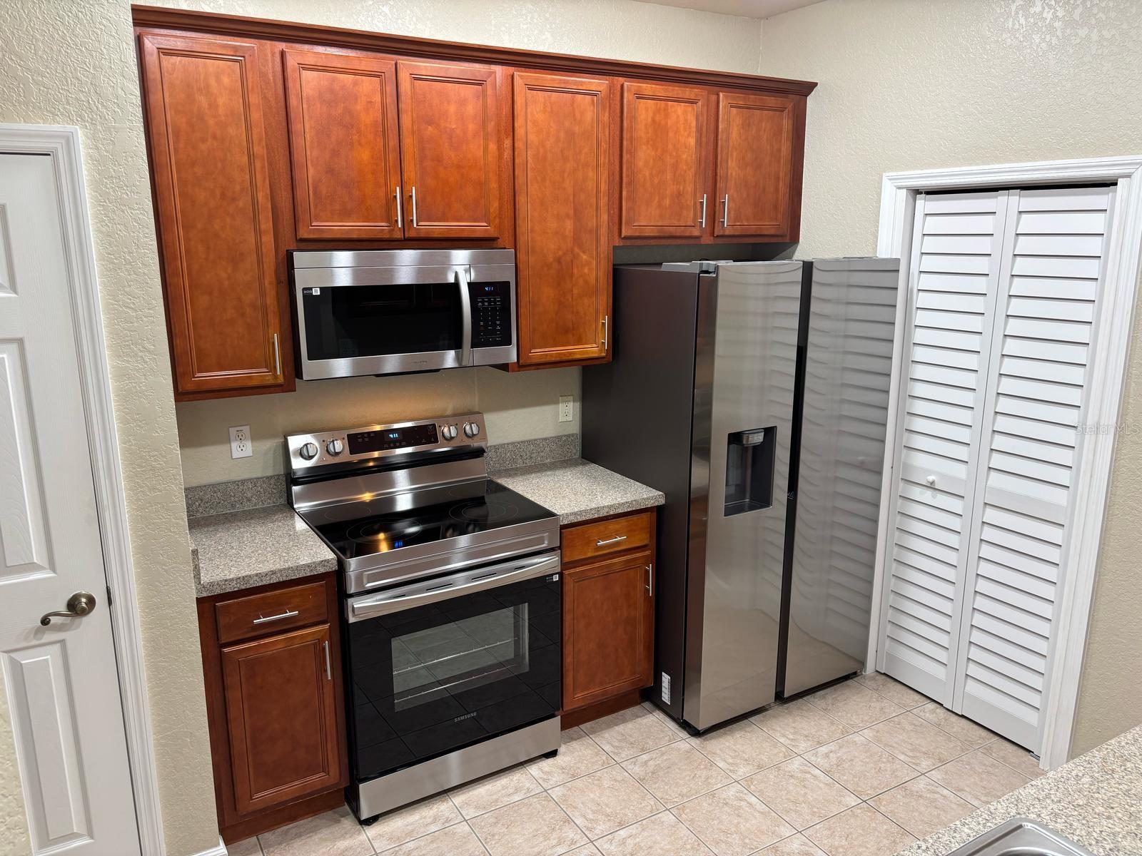 Image 6 of 18 For 3311 Whitestone Circle 207