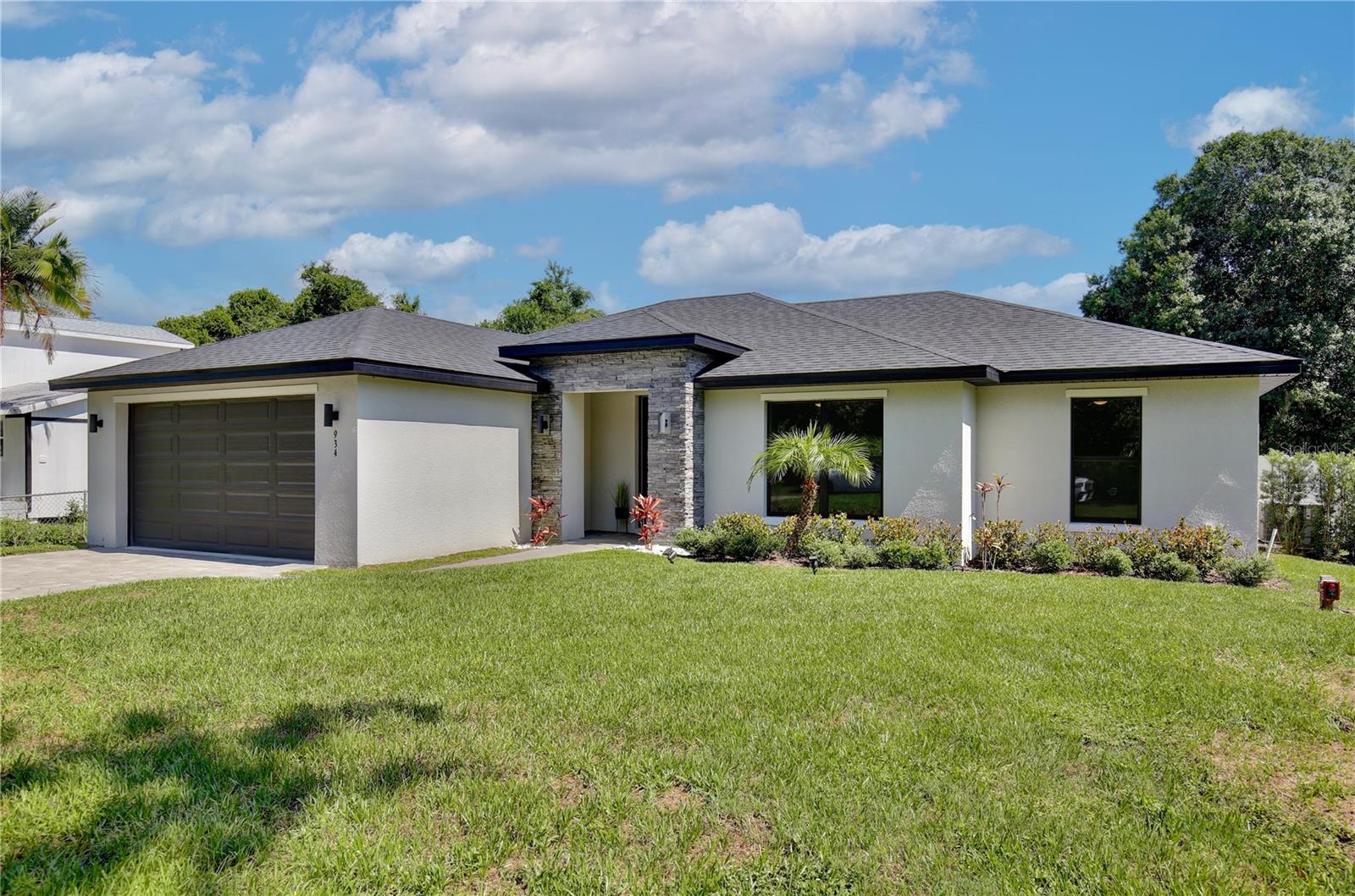 Image 3 of 52 For 934 Jessamy Street