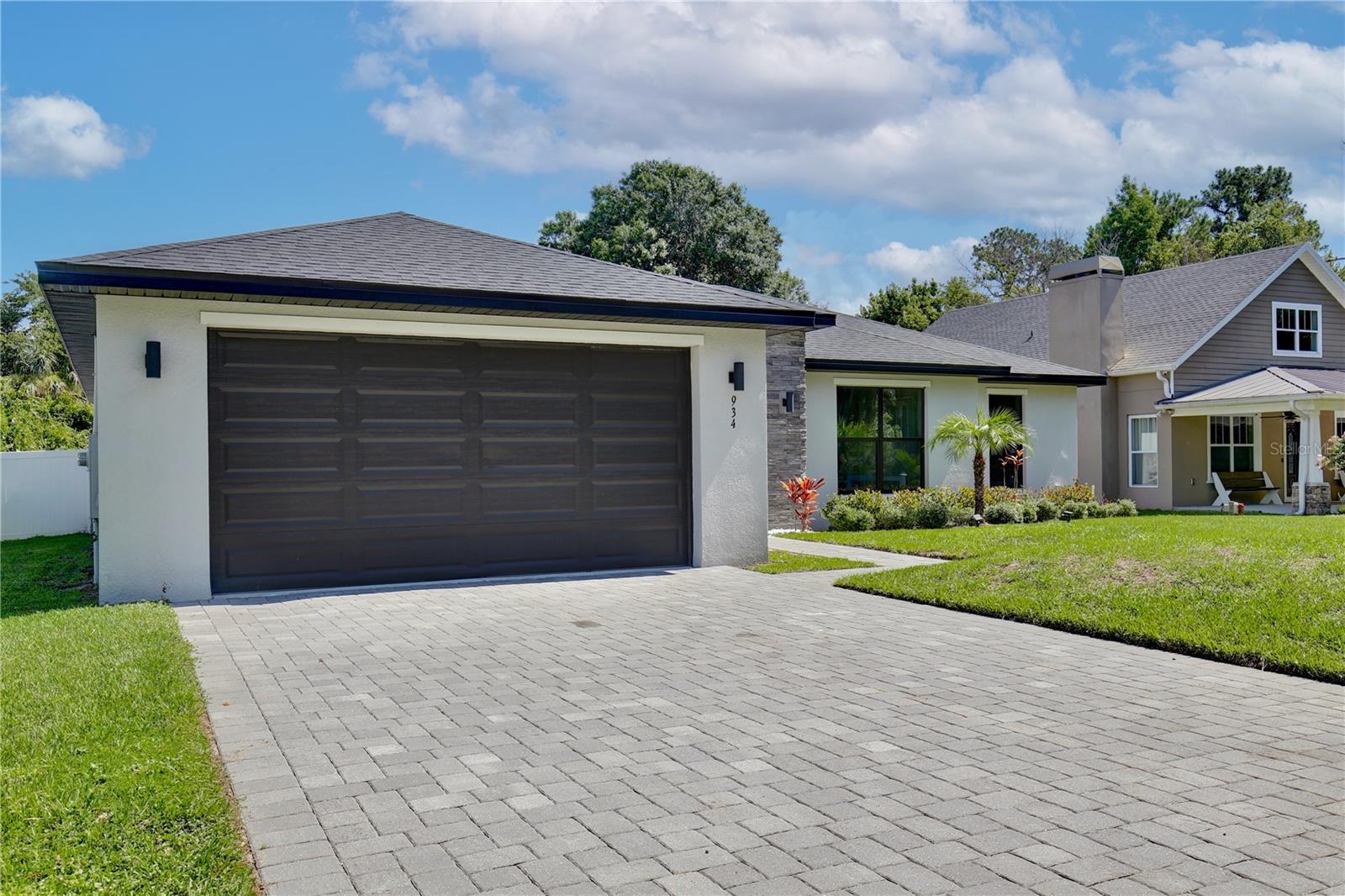 Image 4 of 52 For 934 Jessamy Street