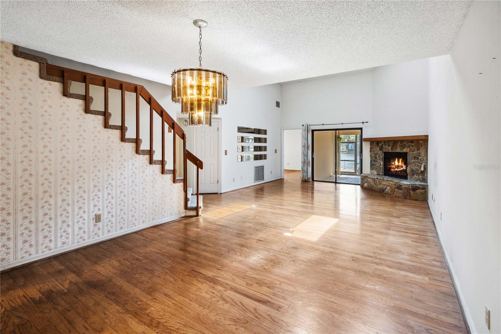 Image 10 of 36 For 1085 Island Way