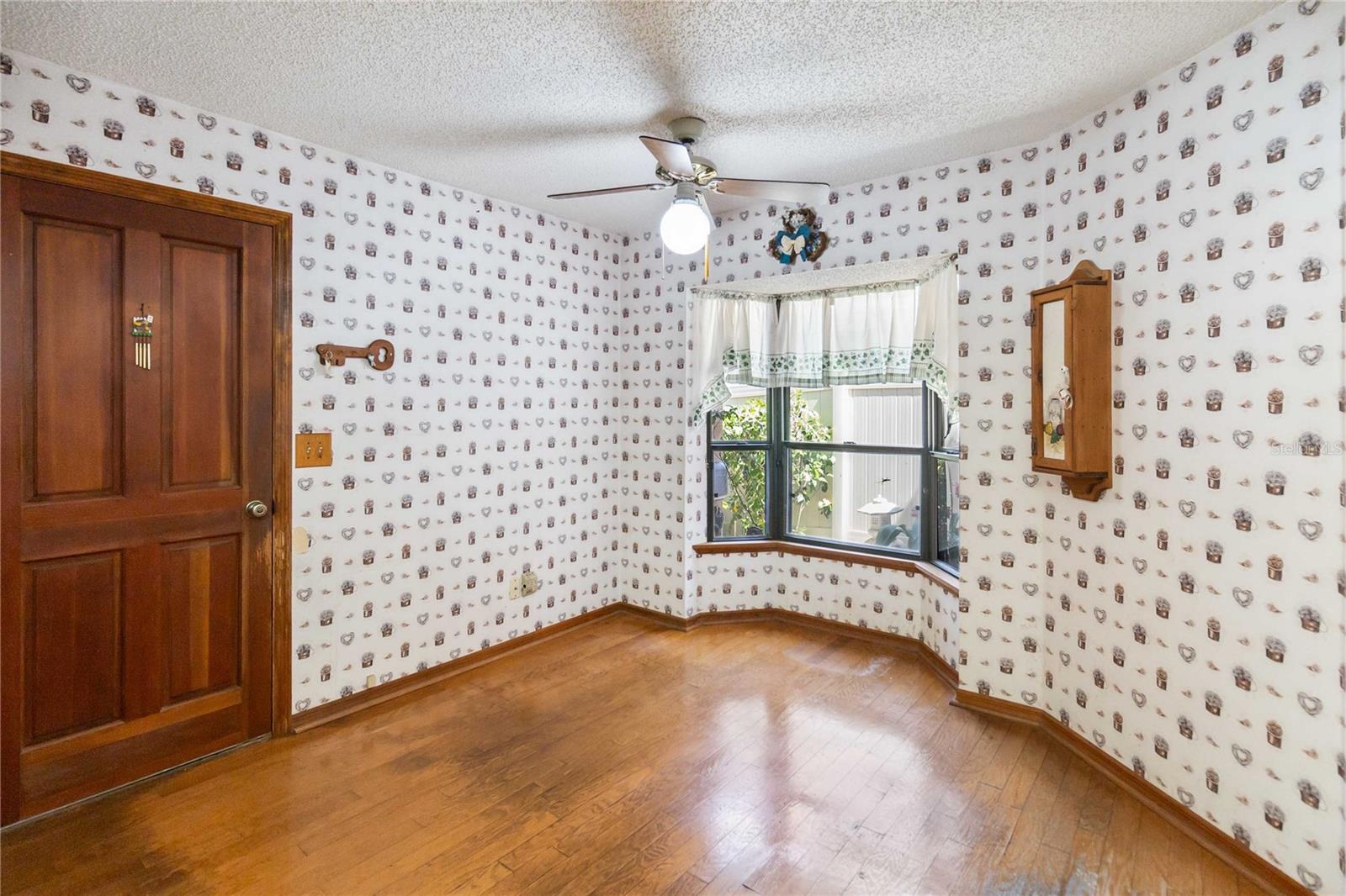 Image 16 of 36 For 1085 Island Way