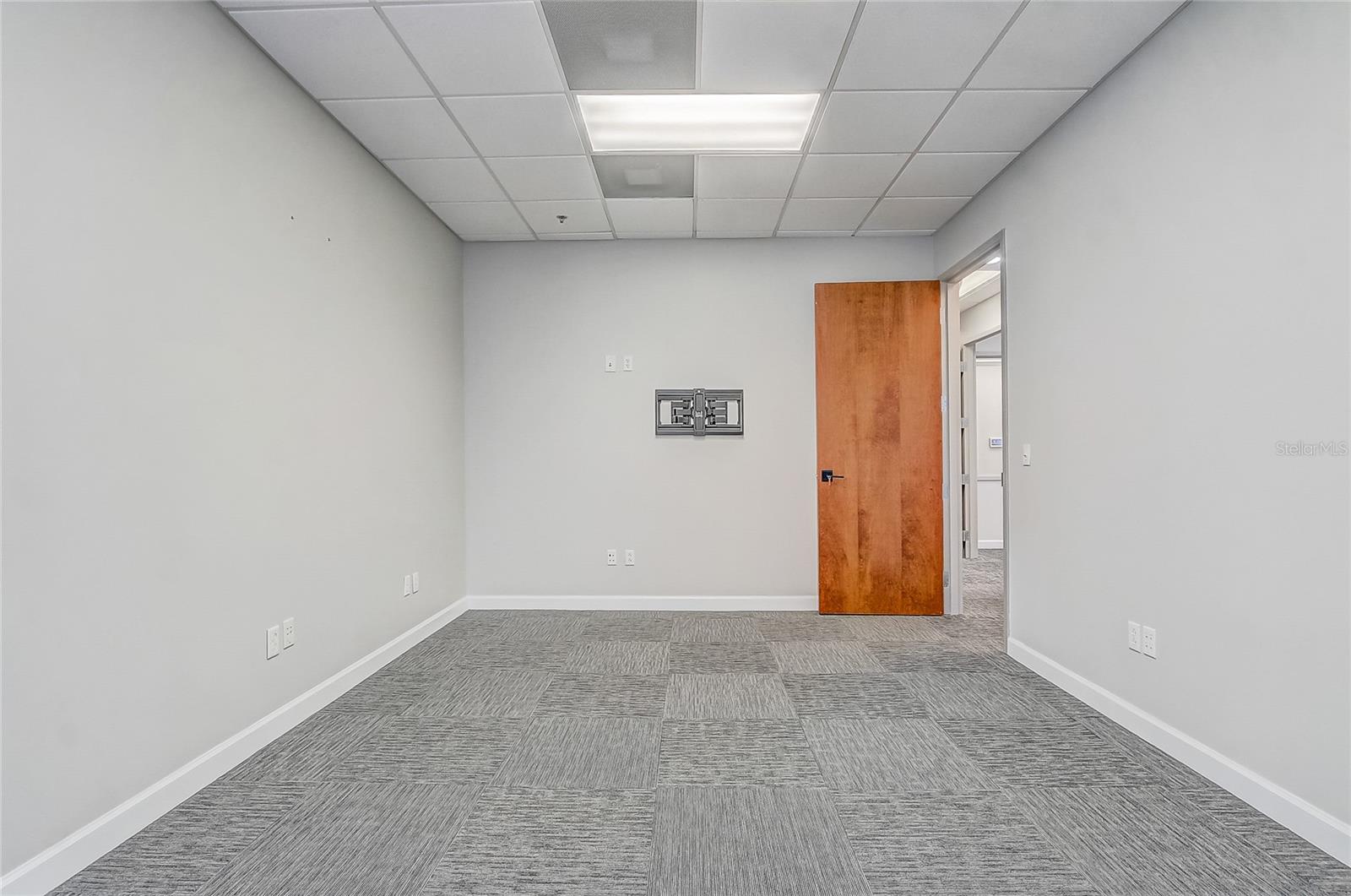 Image 11 of 17 For 121 Orange Avenue 920