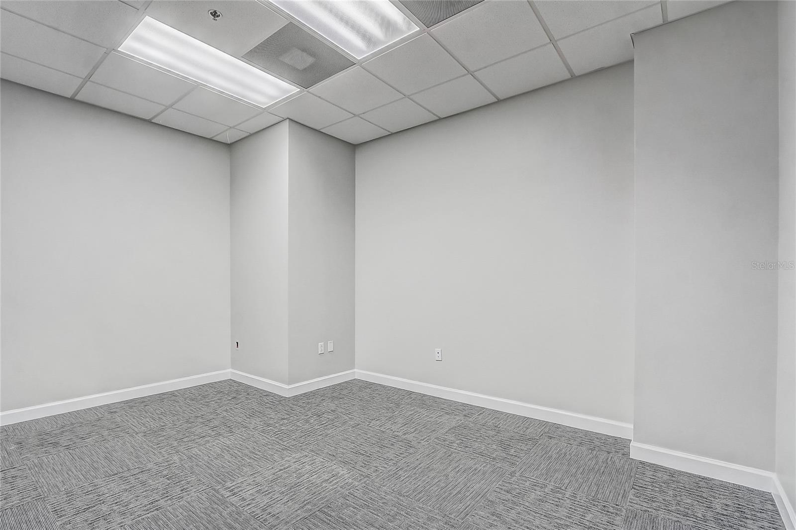 Image 7 of 17 For 121 Orange Avenue 920