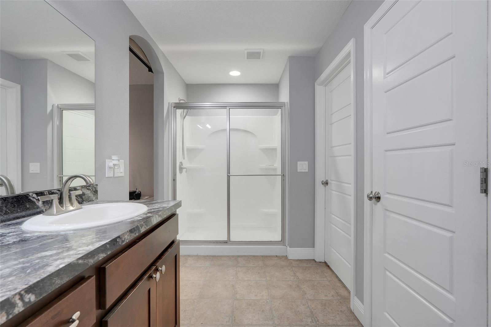 Image 19 of 32 For 812 Deep Wood Court