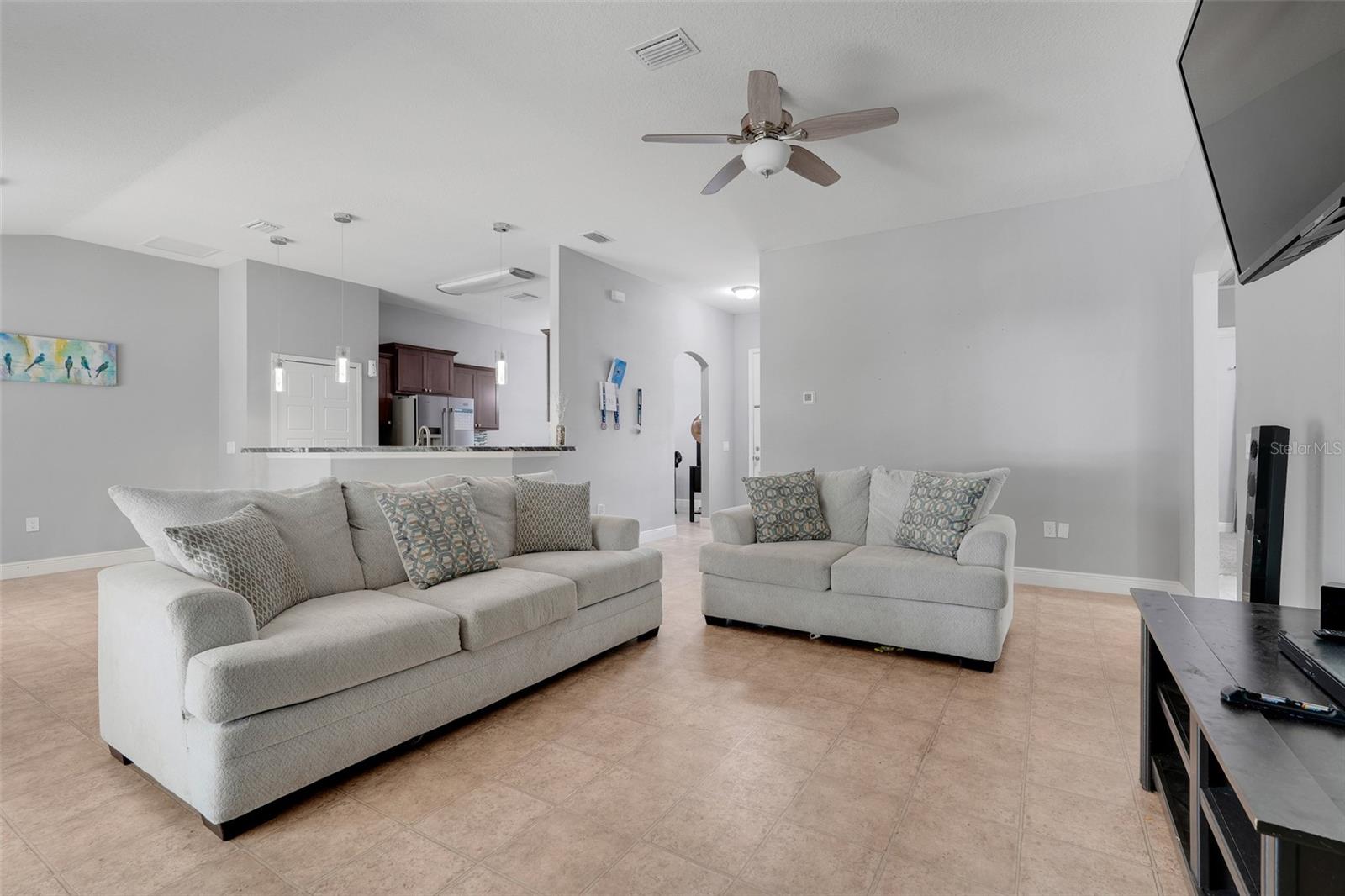 Image 4 of 32 For 812 Deep Wood Court