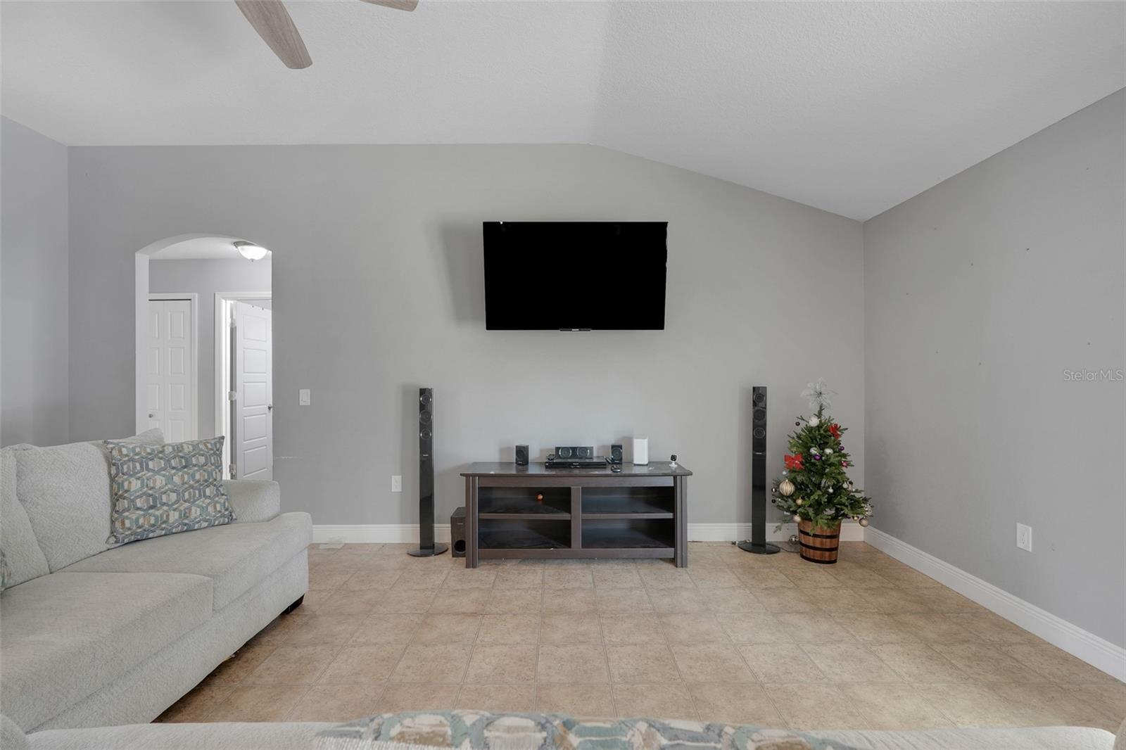 Image 6 of 32 For 812 Deep Wood Court