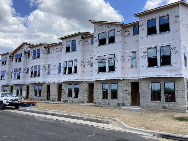 Image 5 of 31 For 15465 Hamlin Park Drive