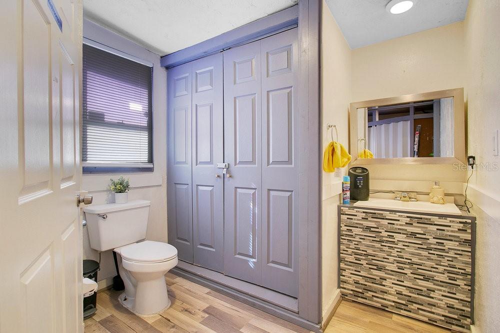 Listing photo id 8 for 805 Cypress Street