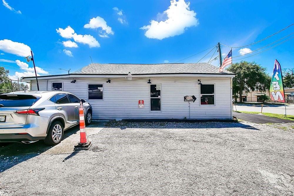 Listing photo id 9 for 805 Cypress Street