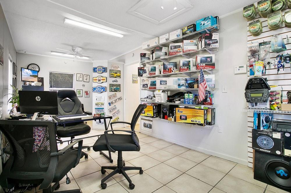 Listing photo id 12 for 805 Cypress Street