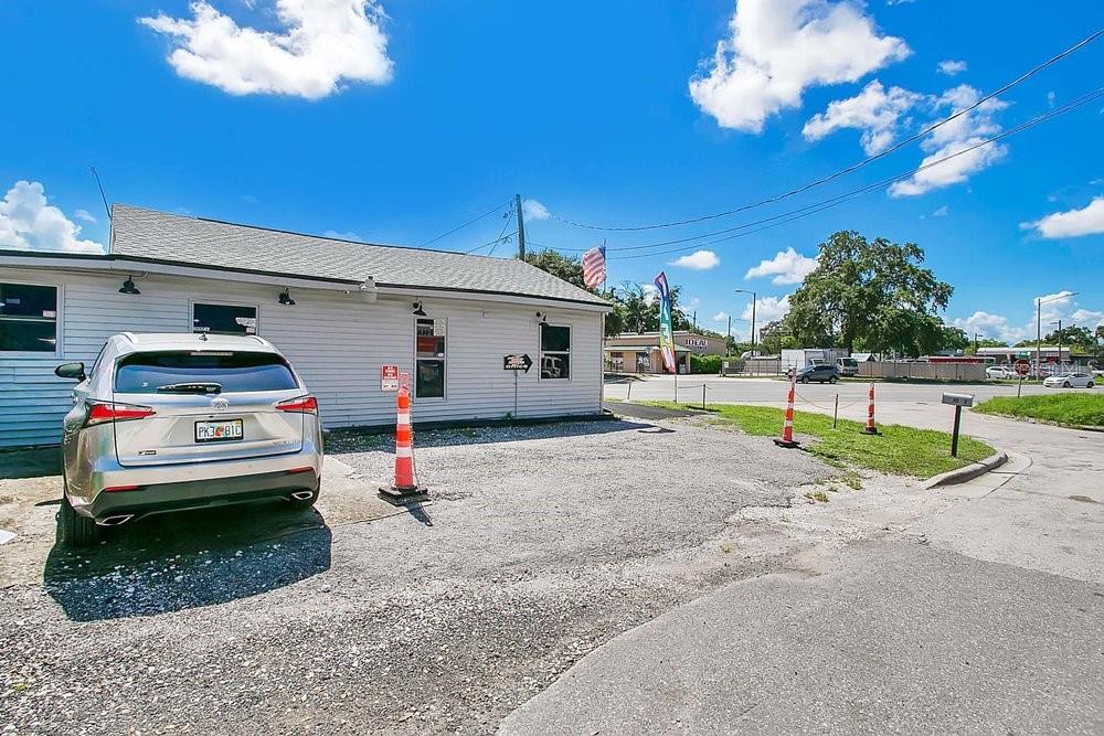 Listing photo id 23 for 805 Cypress Street