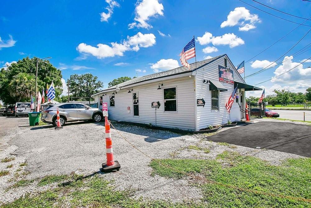 Listing photo id 28 for 805 Cypress Street