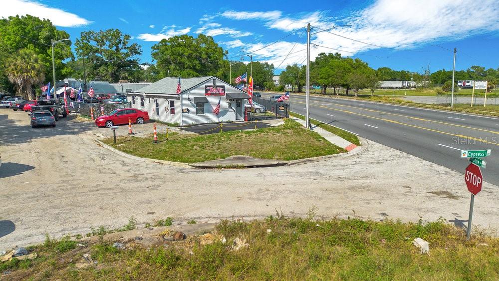 Listing photo id 2 for 805 Cypress Street