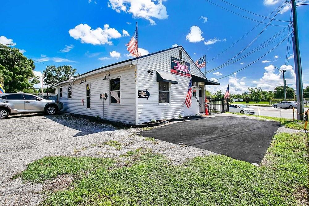 Listing photo id 3 for 805 Cypress Street