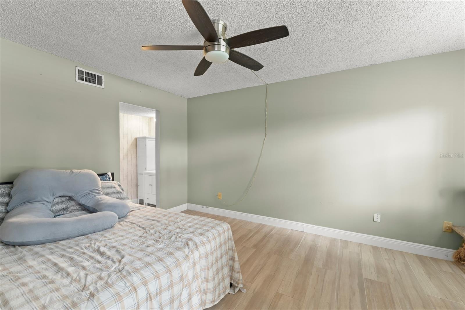 Image 12 of 25 For 3475 Flossmoor Avenue 103