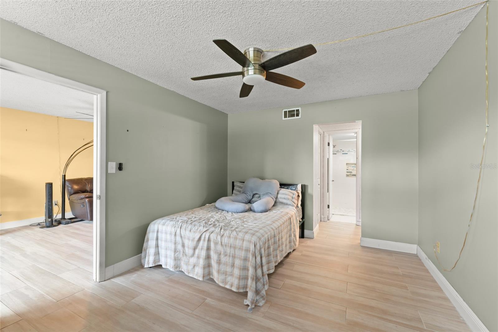 Image 14 of 25 For 3475 Flossmoor Avenue 103
