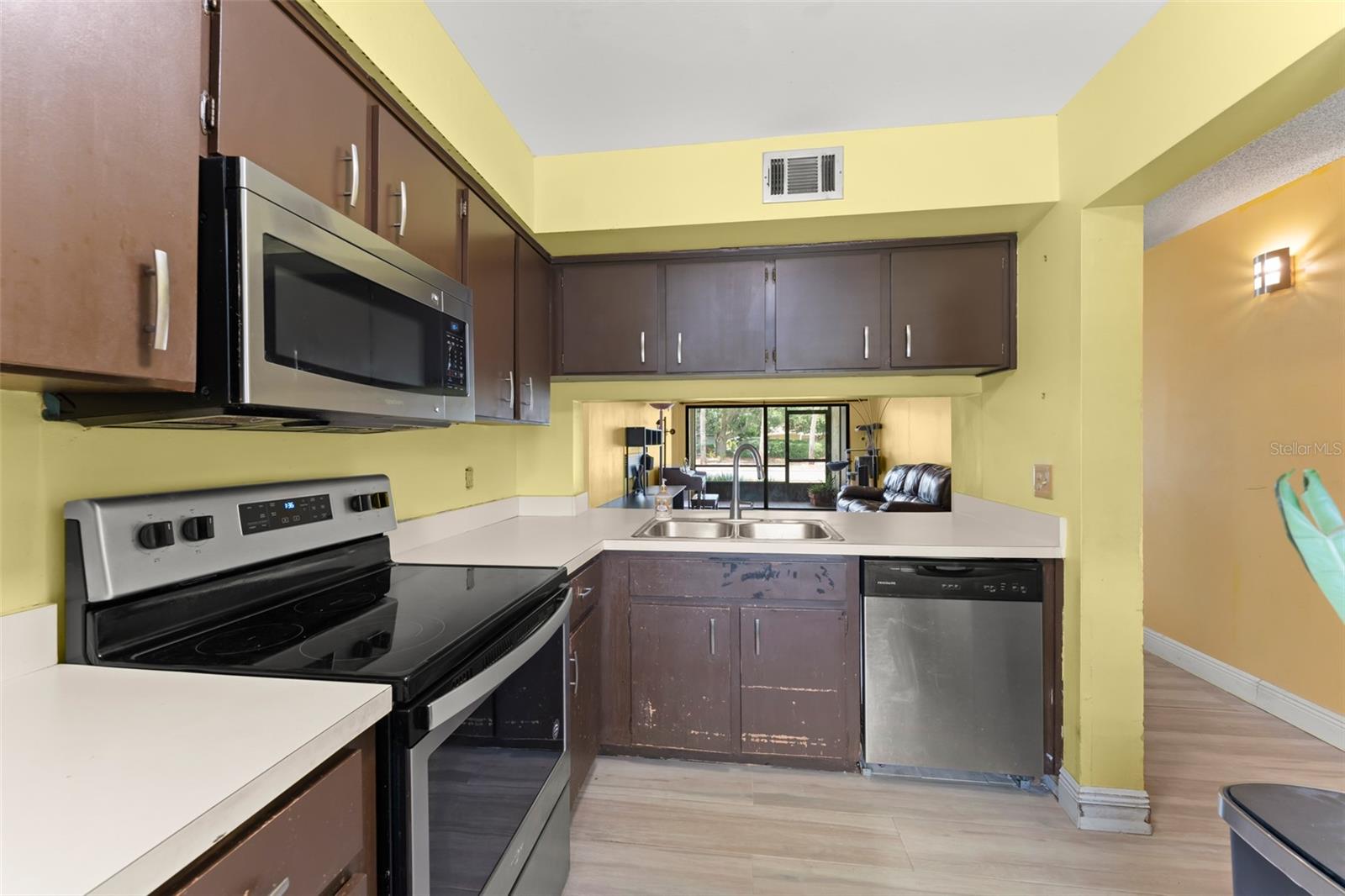 Image 5 of 25 For 3475 Flossmoor Avenue 103