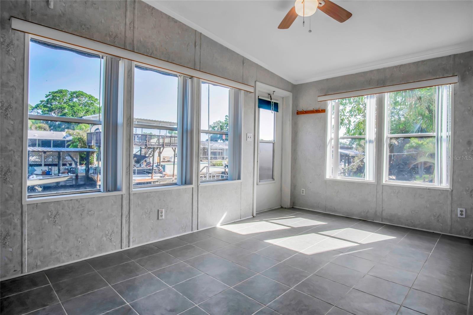 Listing photo id 11 for 238 Indian Creek Road