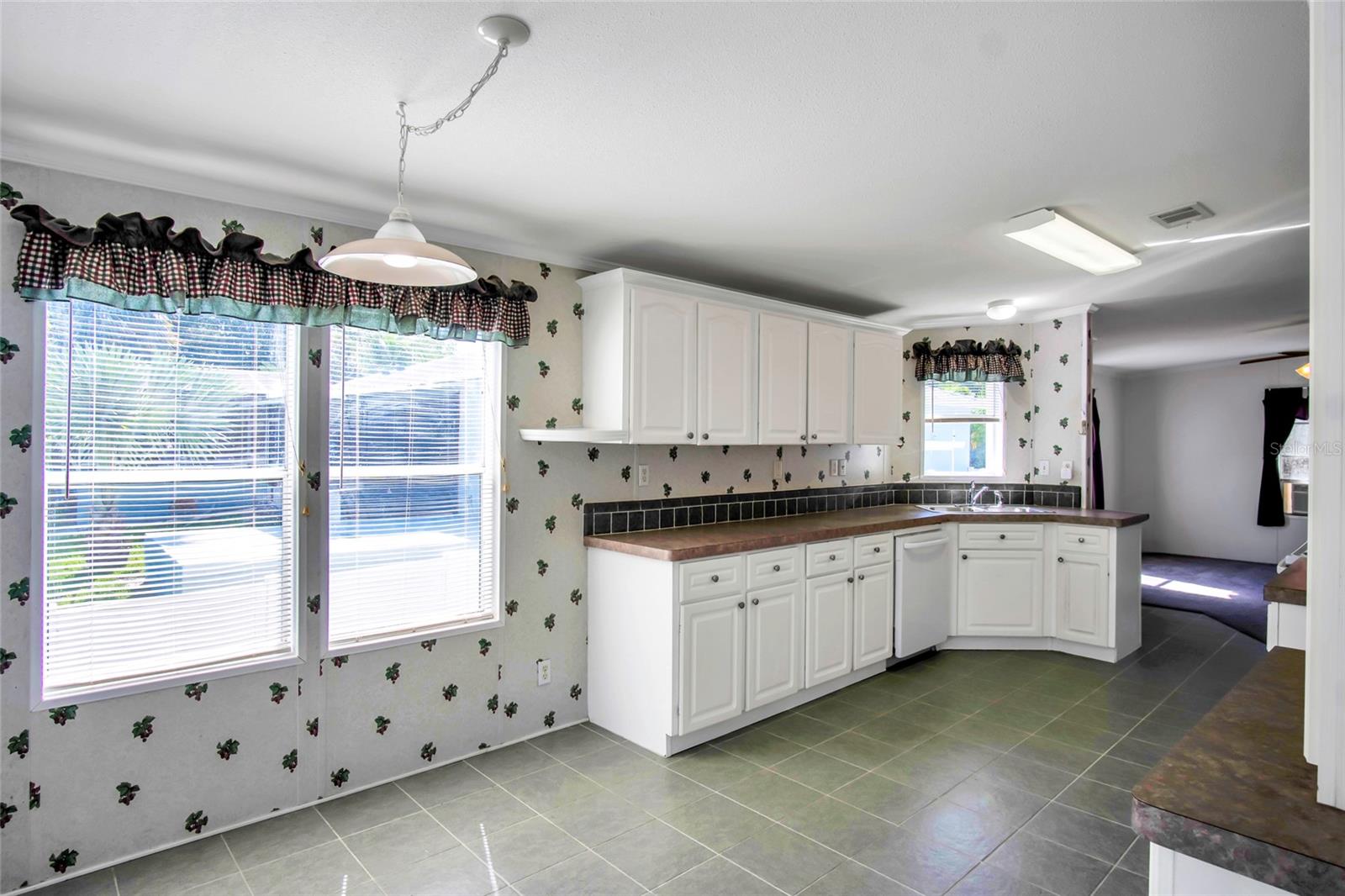 Listing photo id 15 for 238 Indian Creek Road