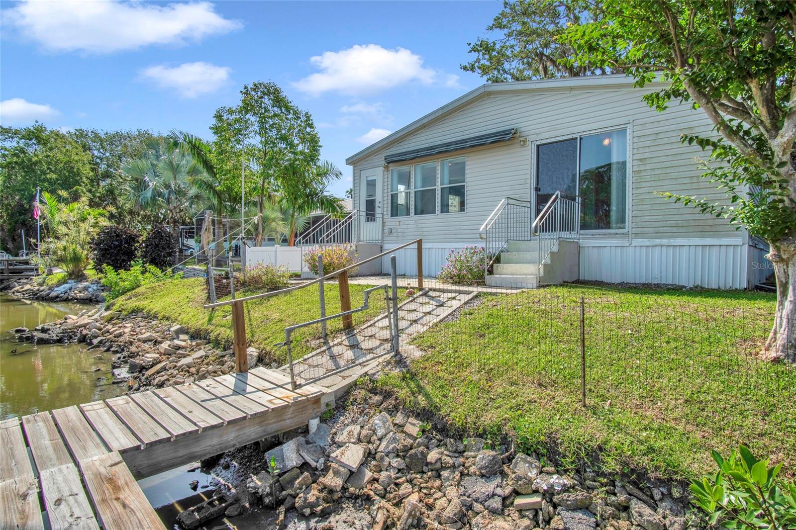 Listing photo id 1 for 238 Indian Creek Road