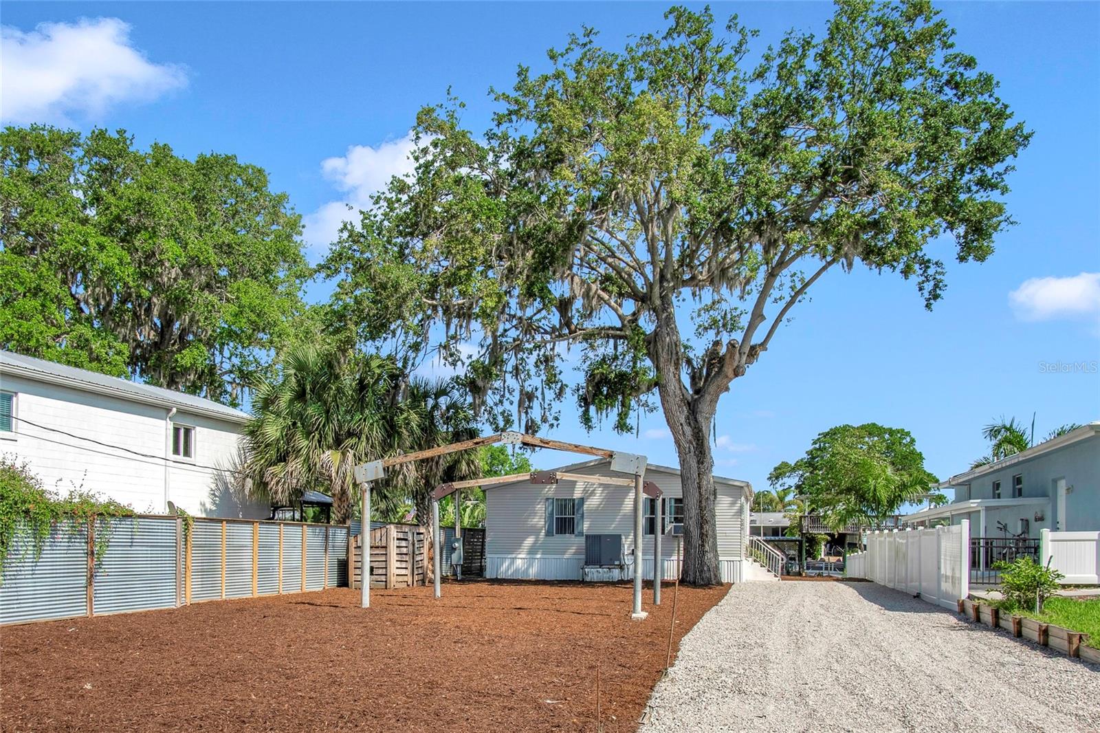 Listing photo id 3 for 238 Indian Creek Road
