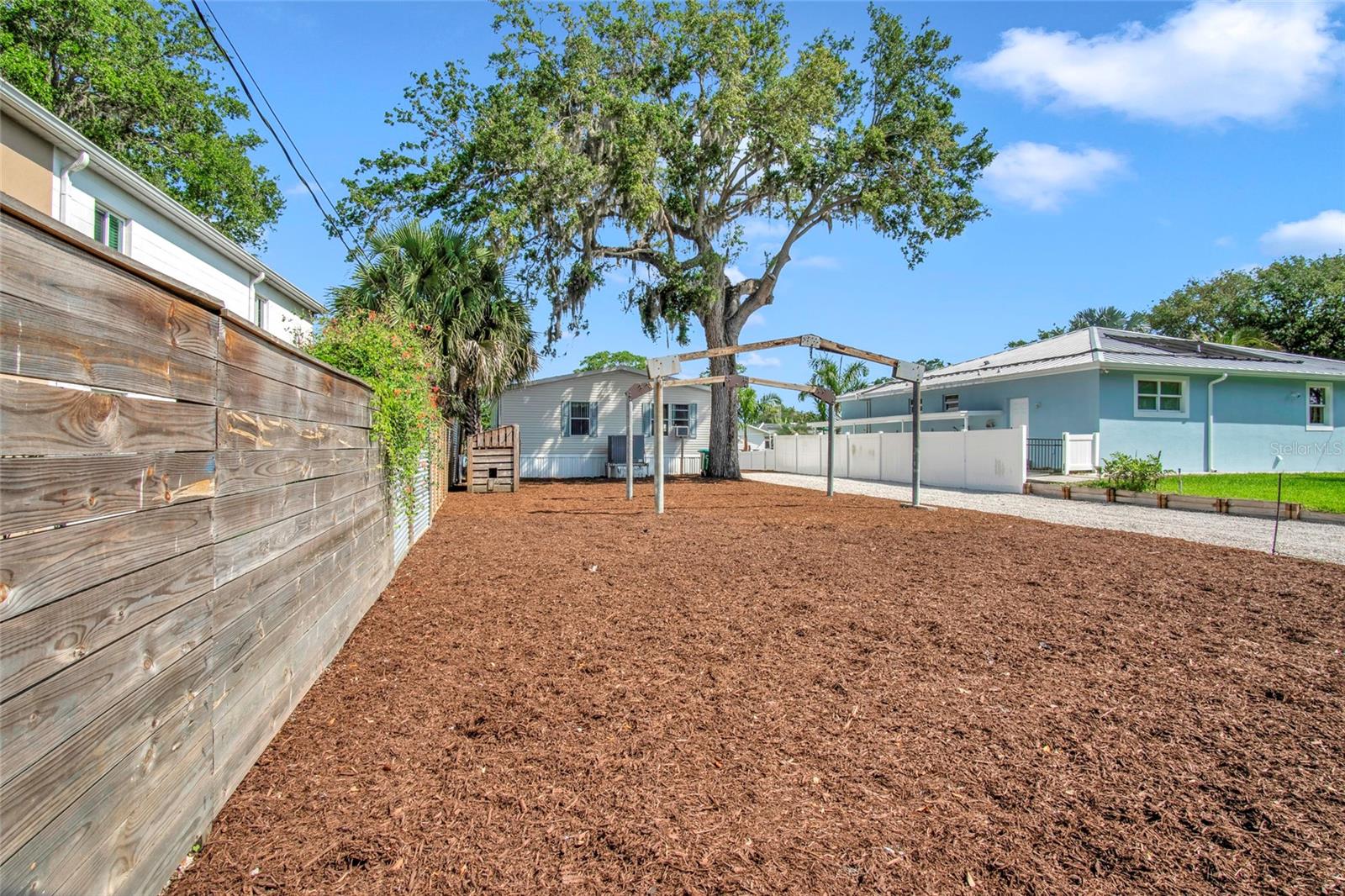 Listing photo id 5 for 238 Indian Creek Road