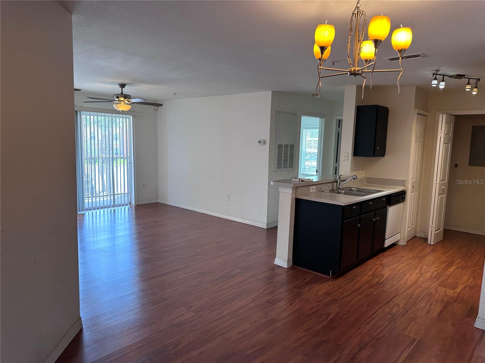 Image 3 of 13 For 5467 Vineland Road 6201