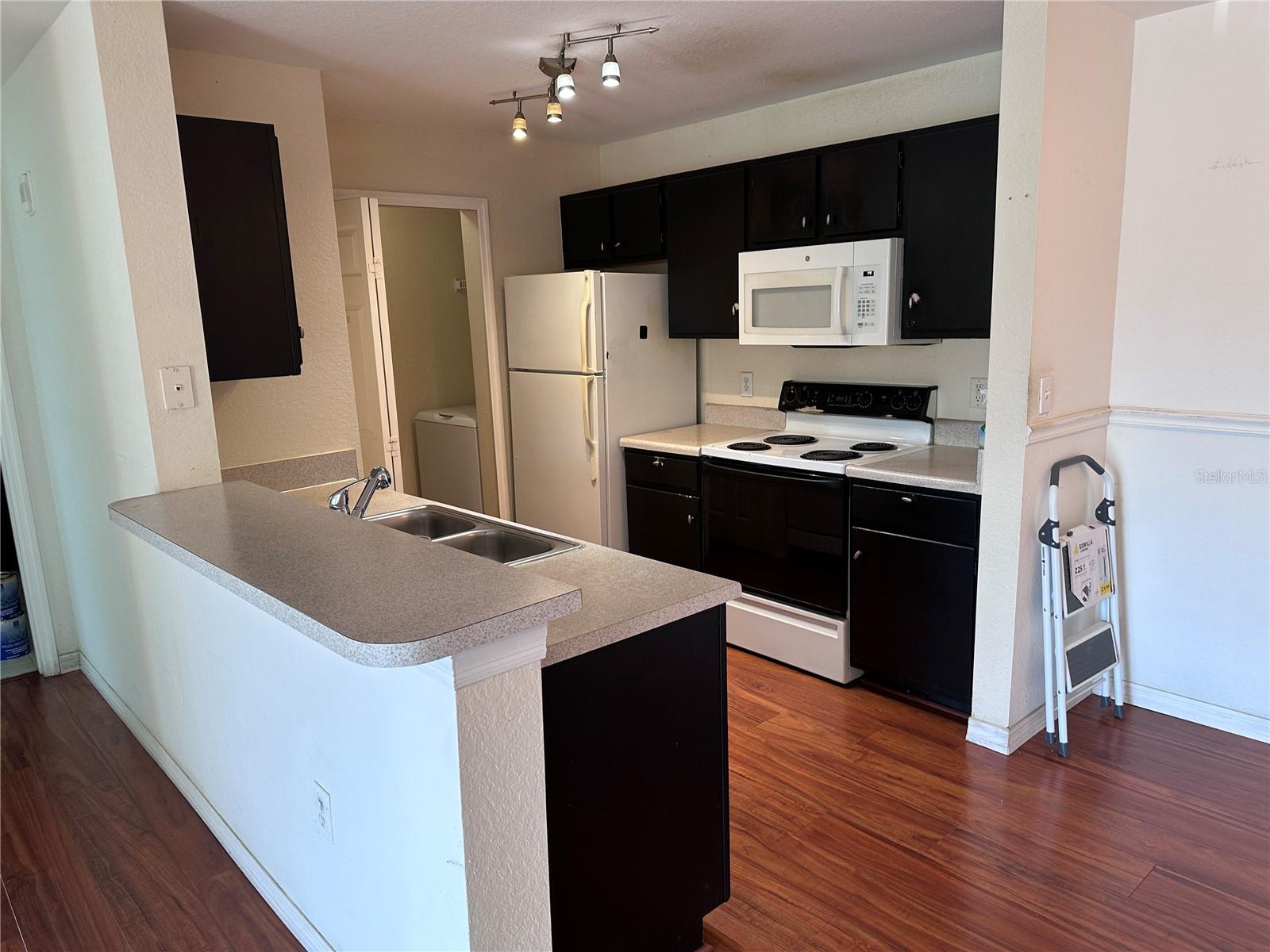 Image 5 of 13 For 5467 Vineland Road 6201