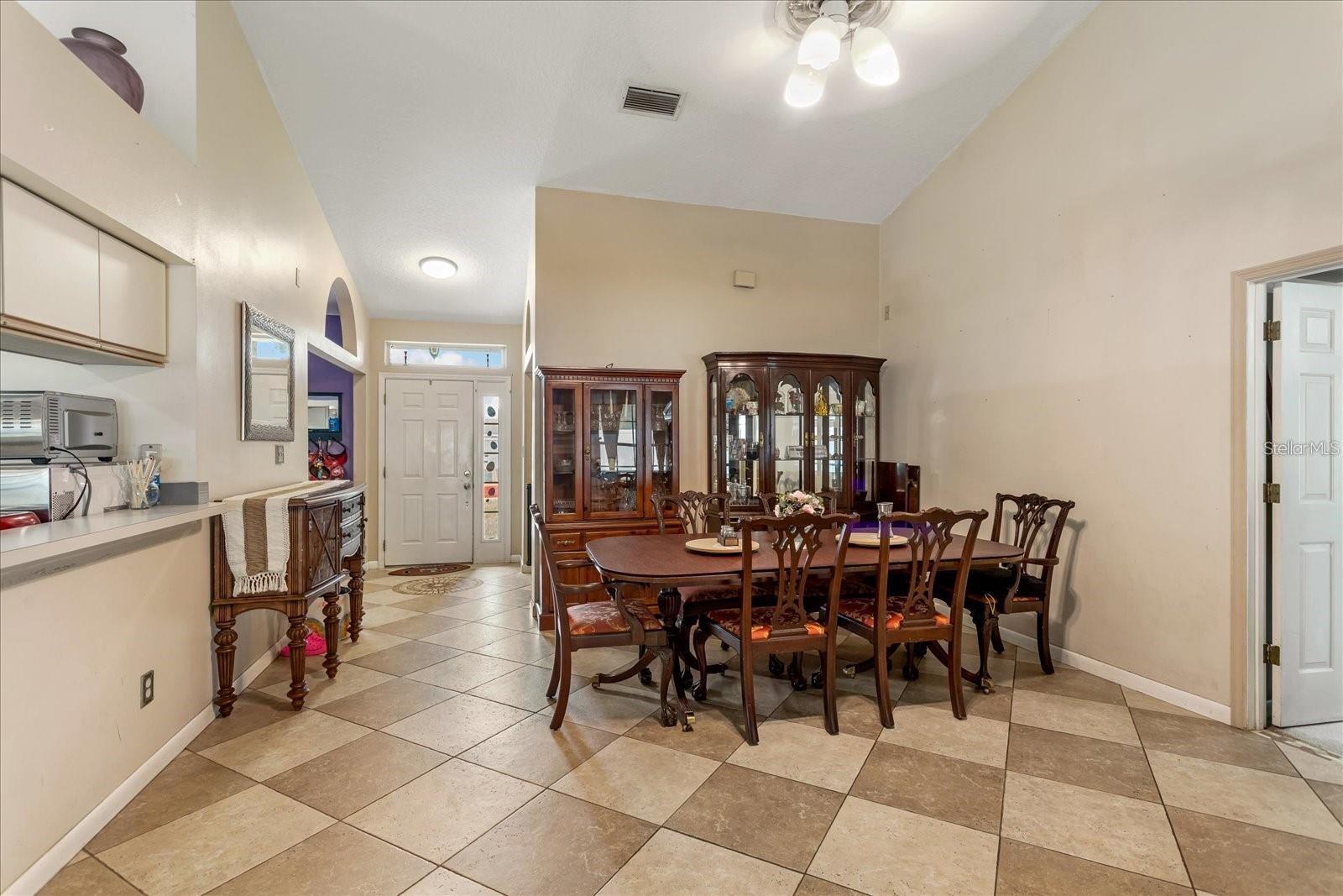 Image 2 of 5 For 2552 Dovetail Drive