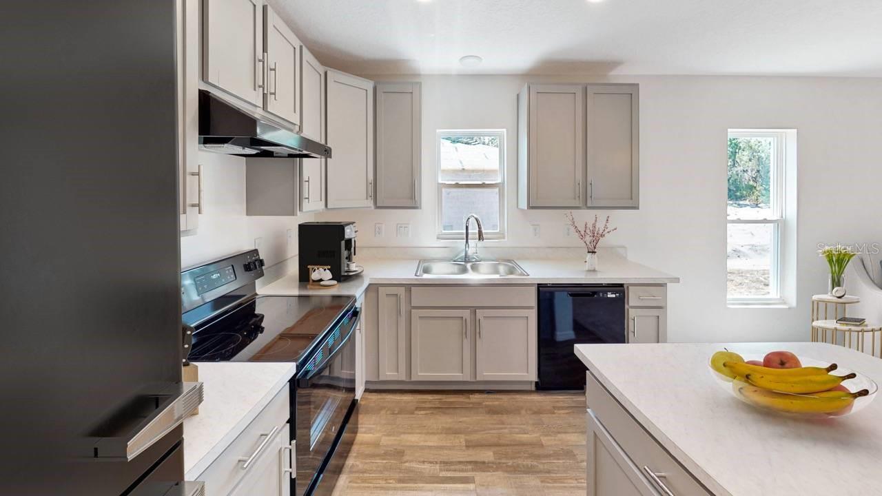 Image 3 of 13 For 2140 Hibiscus Place