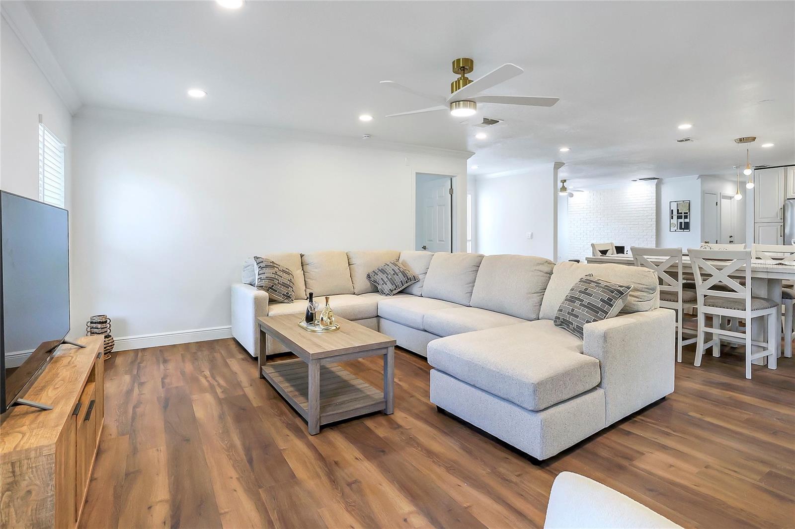 Image 13 of 36 For 6700 Tamarind Circle