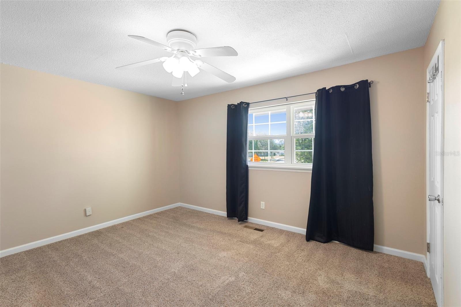 Image 13 of 19 For 2302 Park Avenue