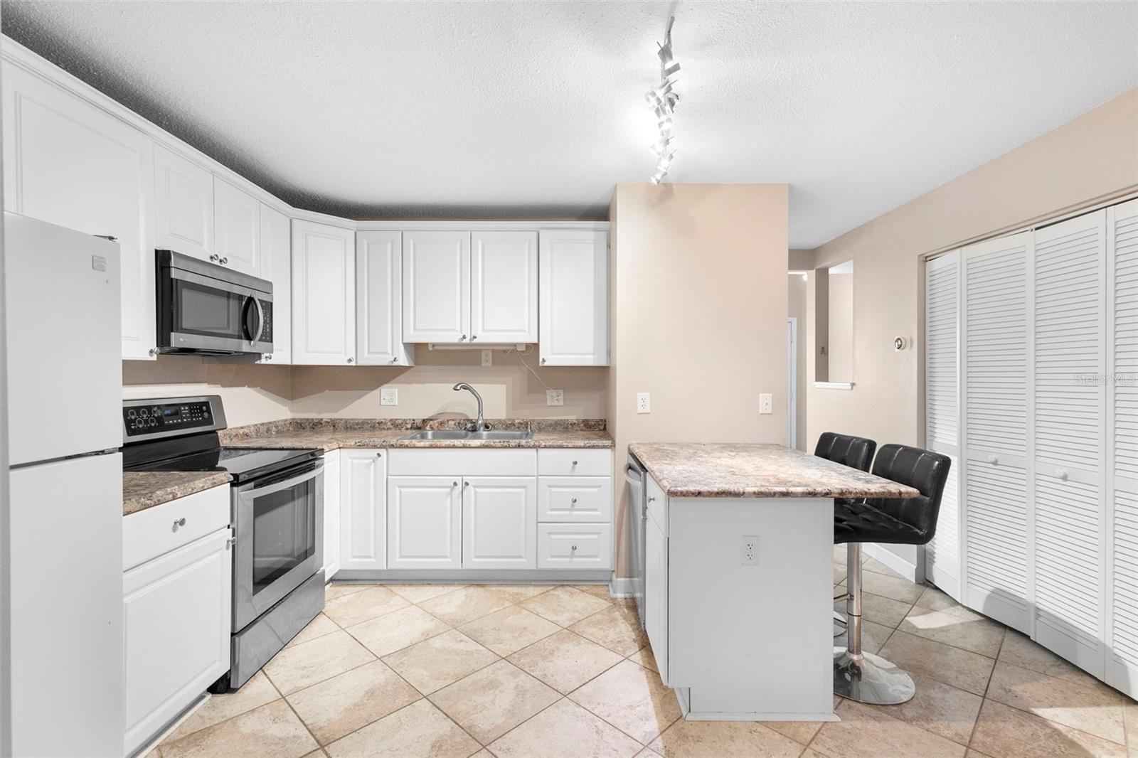 Image 6 of 19 For 2302 Park Avenue