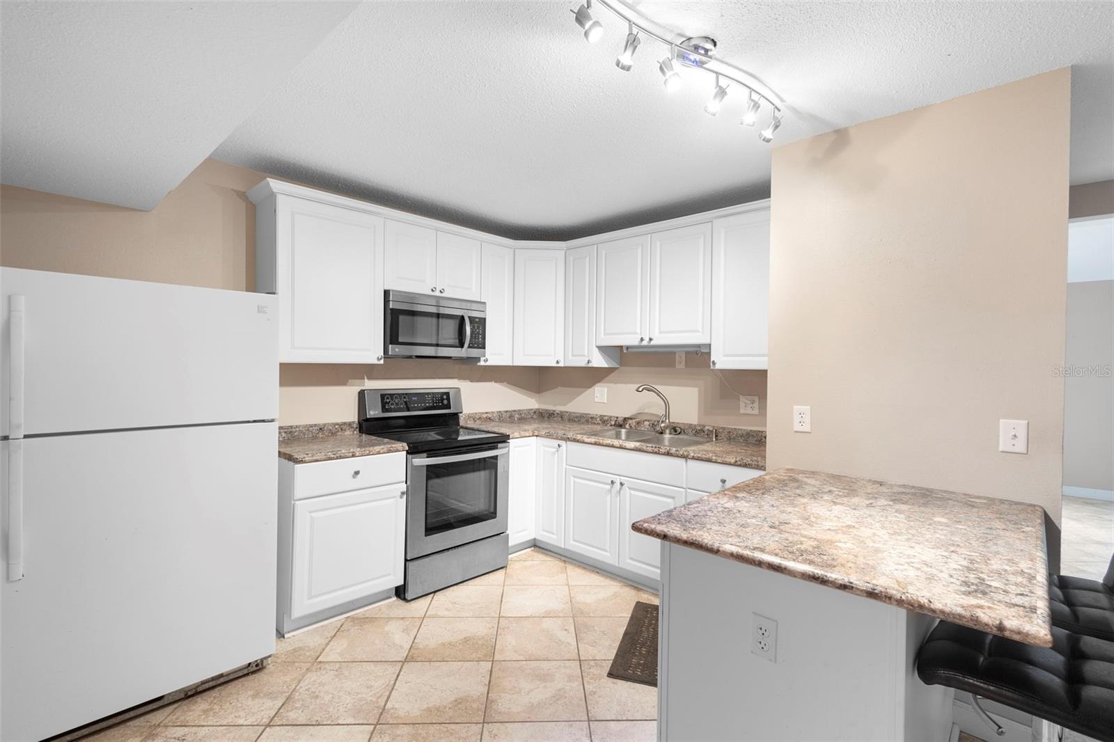 Image 7 of 19 For 2302 Park Avenue