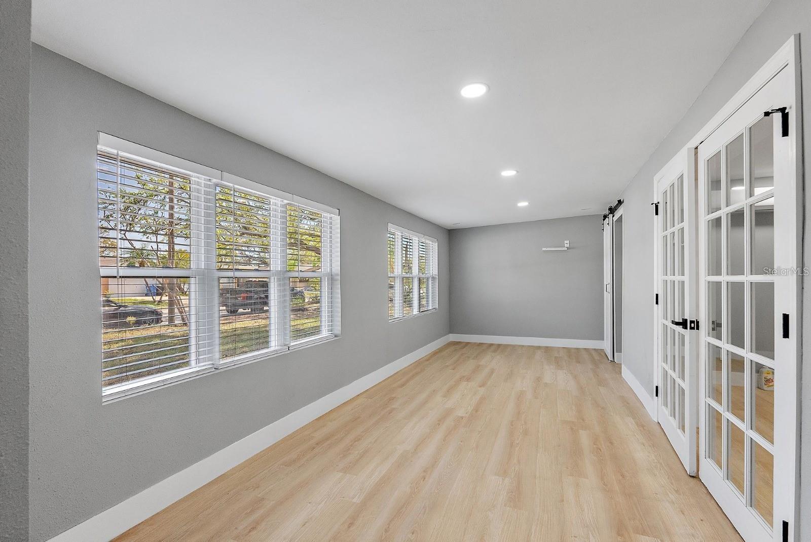 Image 11 of 31 For 3926 Helena Street Ne