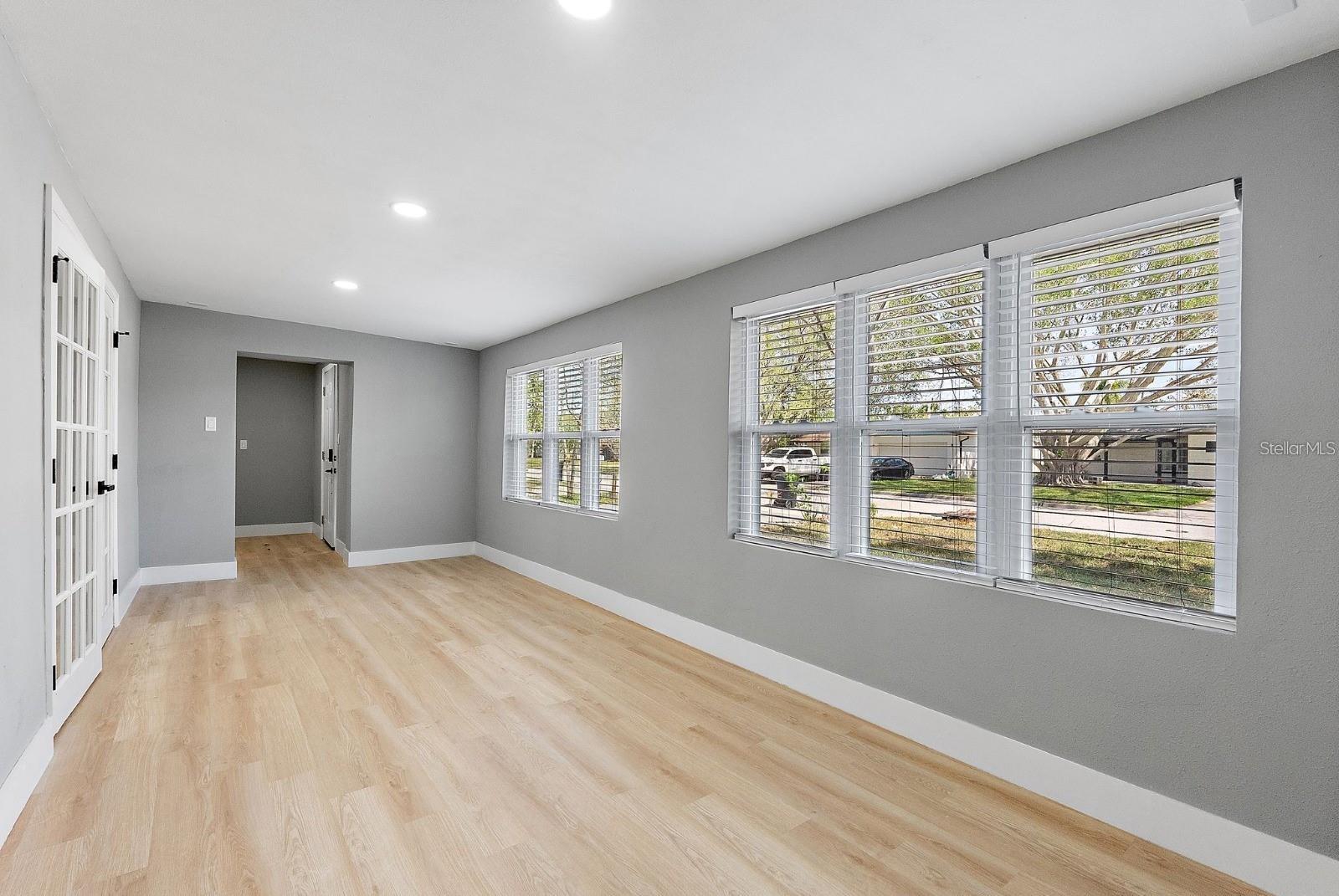 Image 12 of 31 For 3926 Helena Street Ne