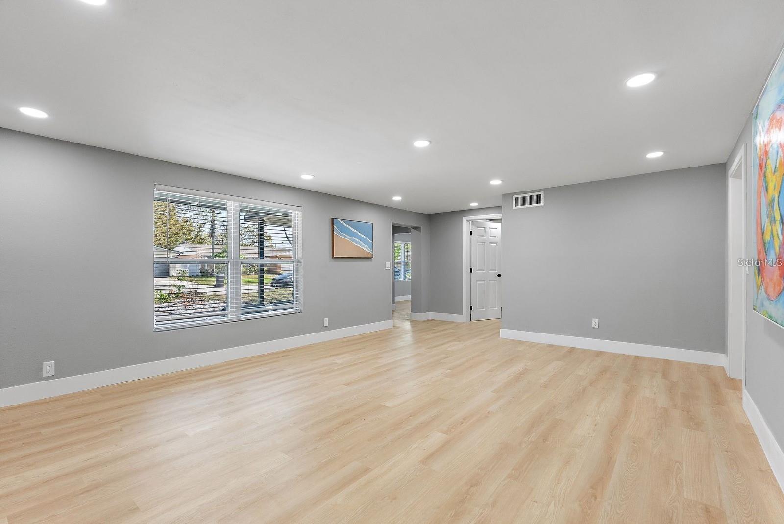 Image 13 of 31 For 3926 Helena Street Ne