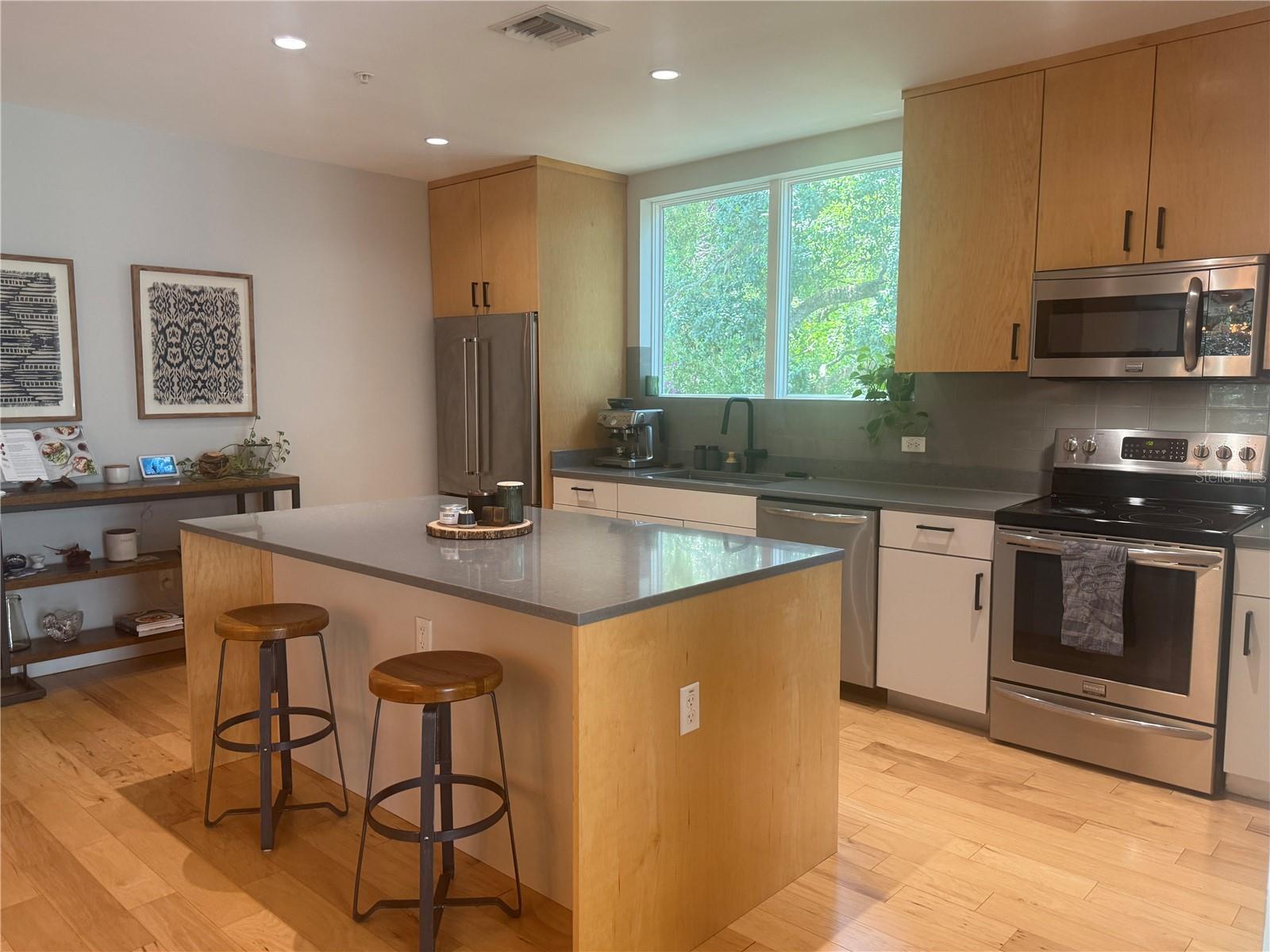 Image 4 of 30 For 1304 Francis Avenue