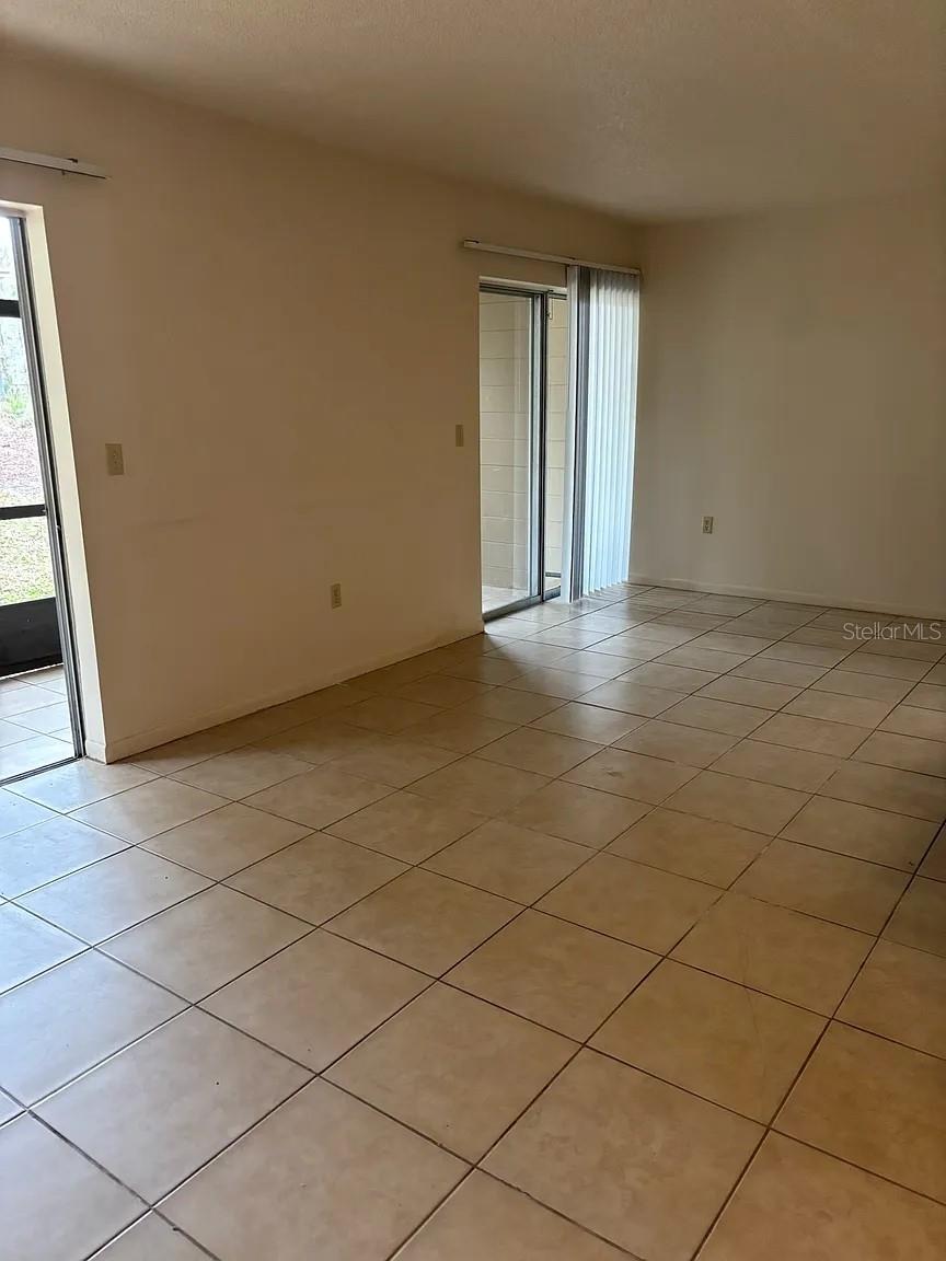 Image 10 of 12 For 130 Jasmine Woods Court 1c