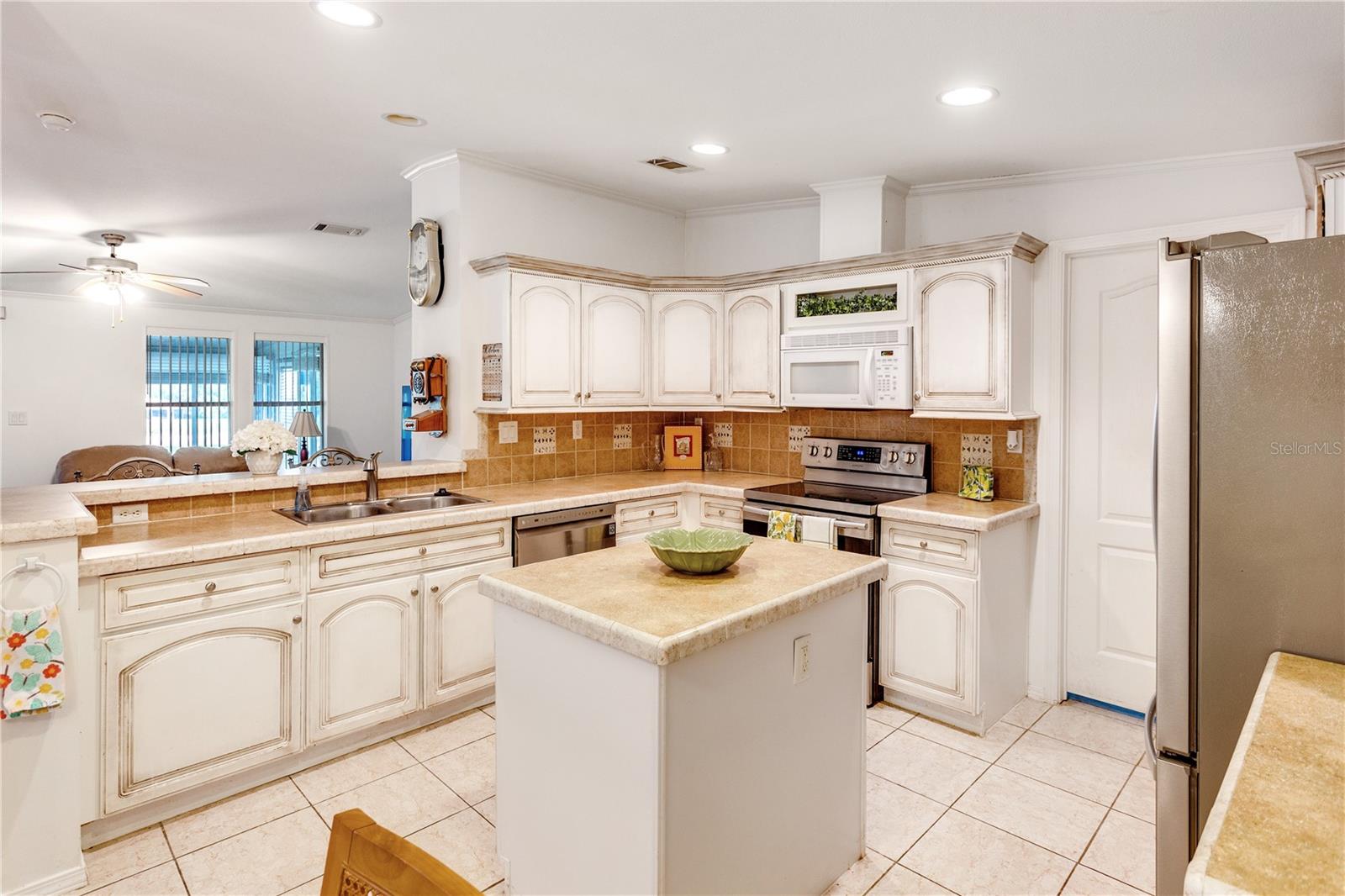 Image 13 of 33 For 2738 Lake Grassmere Circle 1884