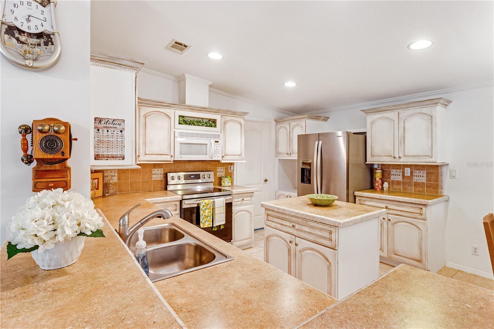 Image 14 of 33 For 2738 Lake Grassmere Circle 1884