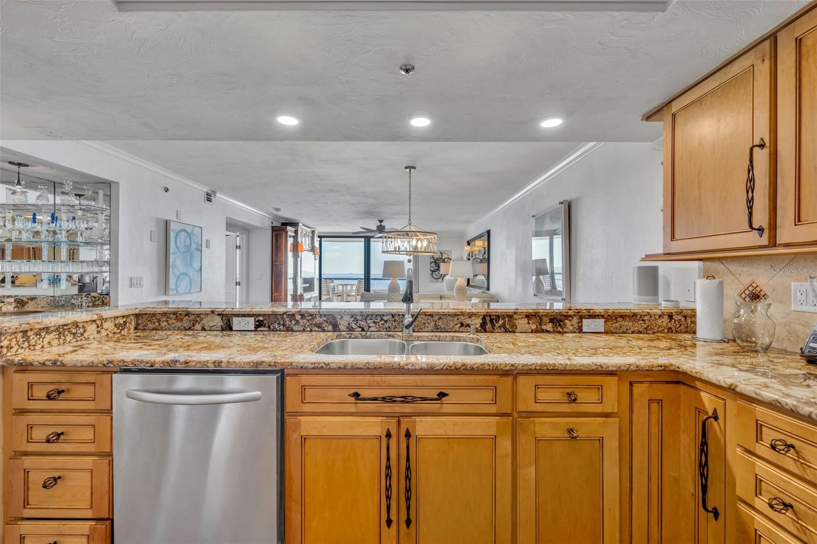 Image 10 of 61 For 5275 Atlantic Avenue 506