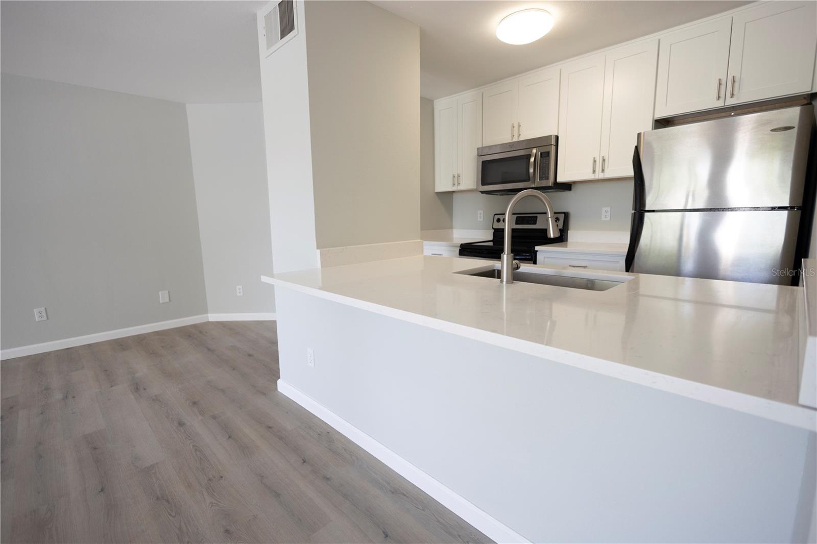 Image 16 of 36 For 4704 Walden Circle 21