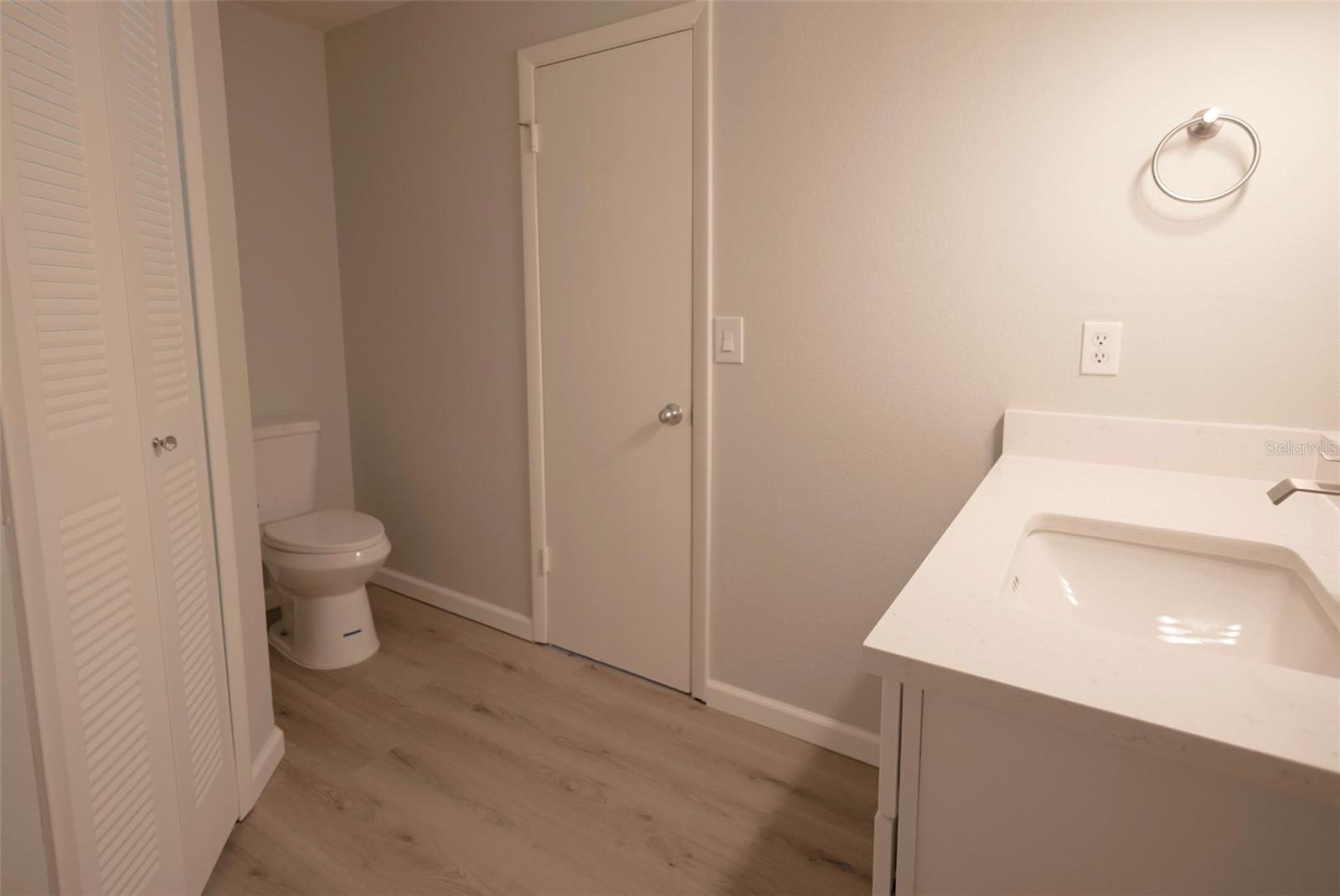 Image 22 of 36 For 4704 Walden Circle 21